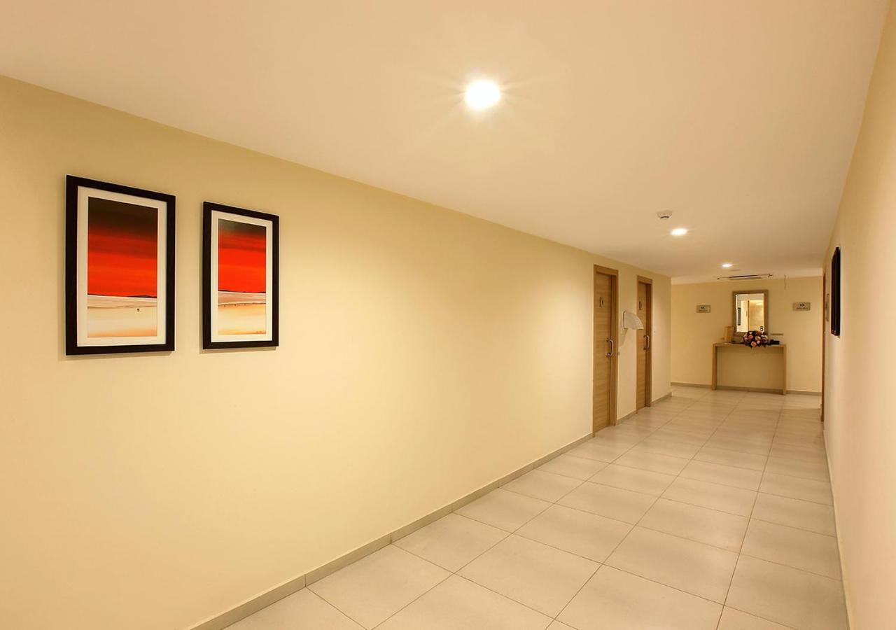 Hotel Crystal Plaza Kochi エクステリア 写真